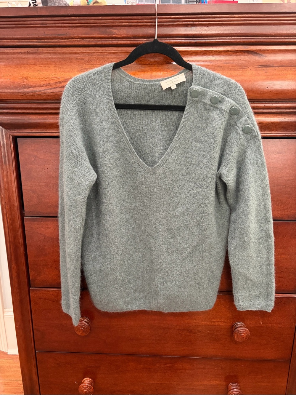 Sezane Pull Nelson Green V-Neck Button-Shoulder Sweater